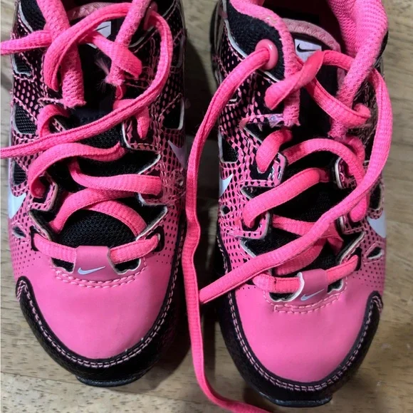 Nike Kids Pink and Black Ball Cleats - Picture 9 of 16